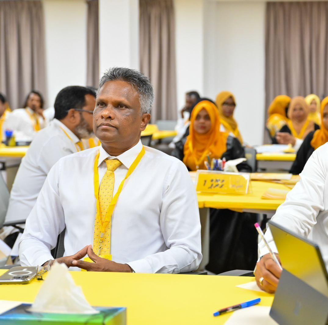 ލާމަރުކަޒީ ނިޒާމުގެ އަސާސަކީ ރައްޔިތުންގެ ކިބައިން ބާރުތައް ނިގުޅައިގަތުމެއް ނޫން: އާޒިމް