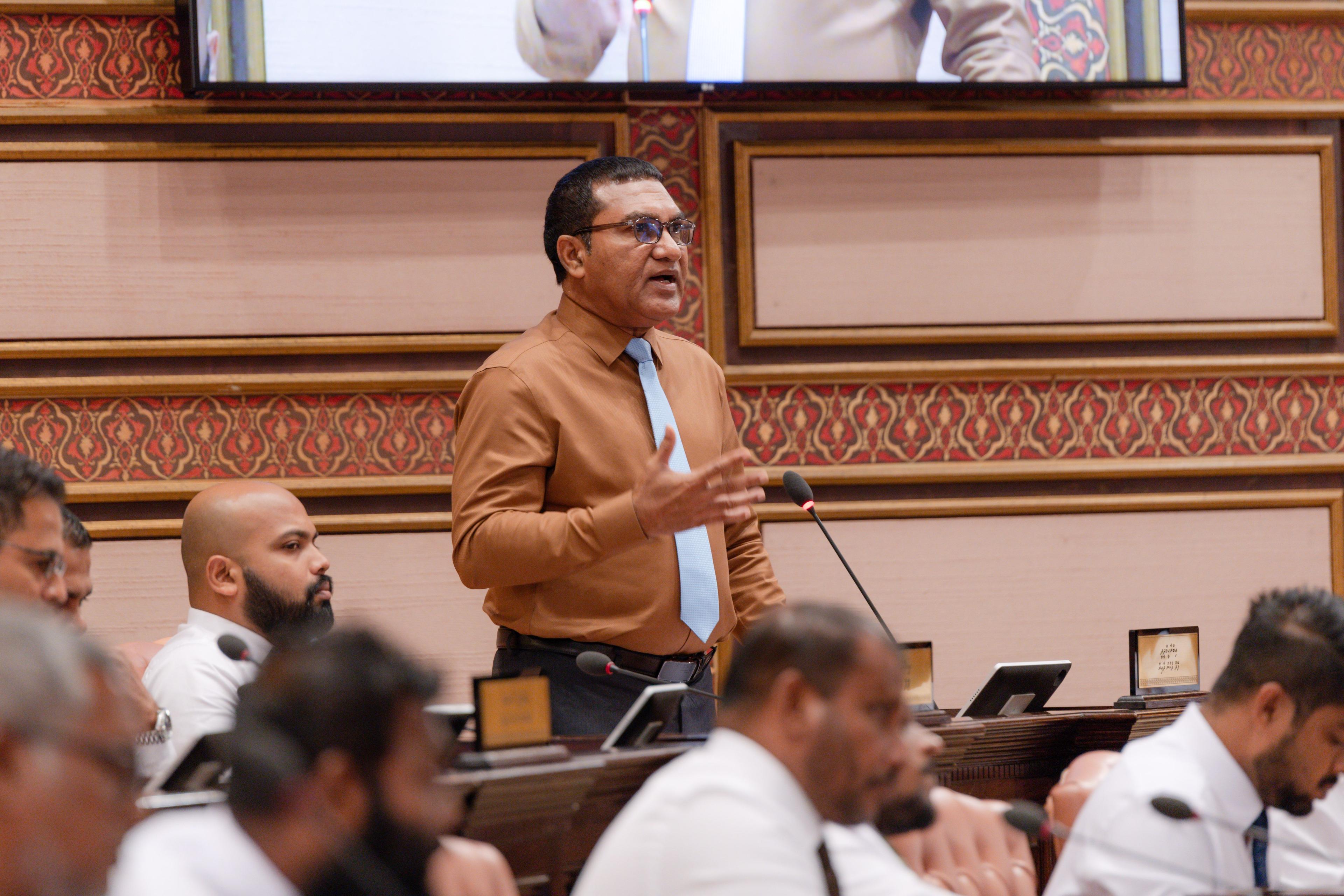 ގާނޫނާއި ހިލާފަށް ހަރަދު ކުރާ ކަމަށް ބުނެ ހުށައެޅީ ބޭގަރާރެއް: އައިބީ