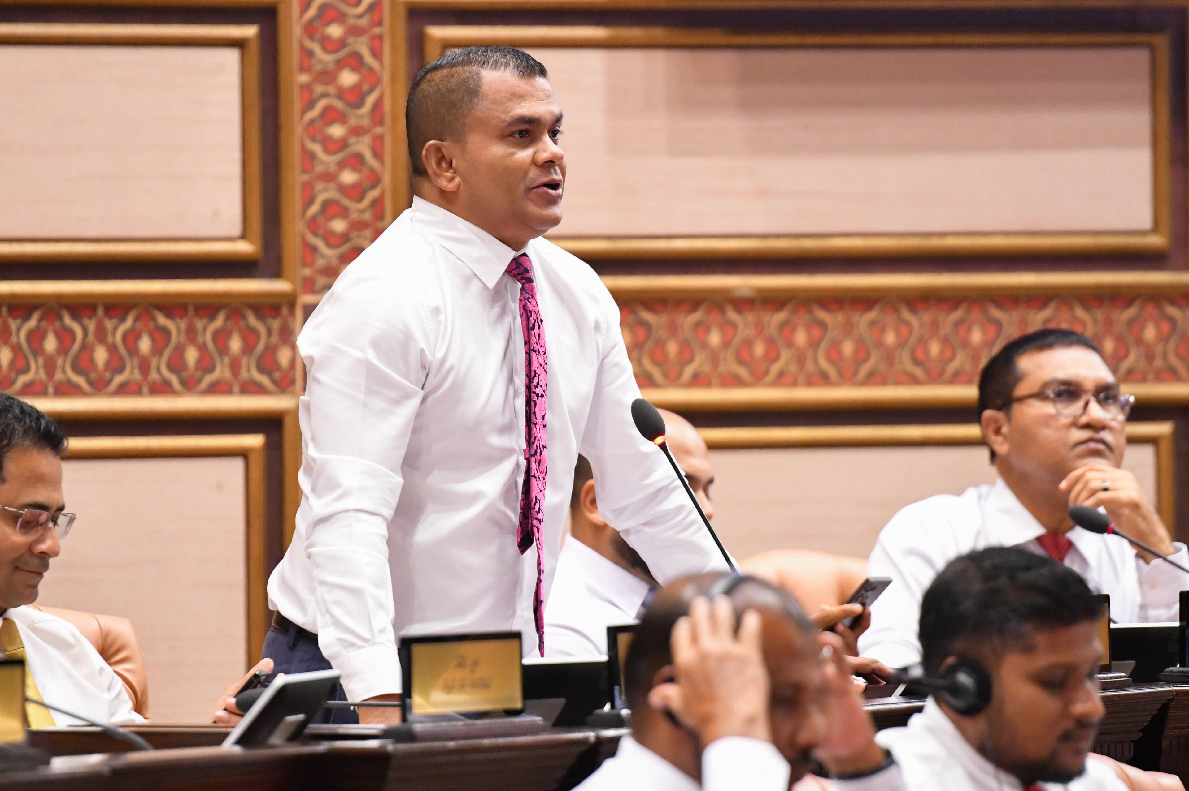 އައްޑޫގެ ހުޅުދޫ ދާއިރާގެ މެމްބަރު މުހައްމަދު ޝާހިދު (ޝާޑު)-- ފޮޓޯ: މަޖިލިސް