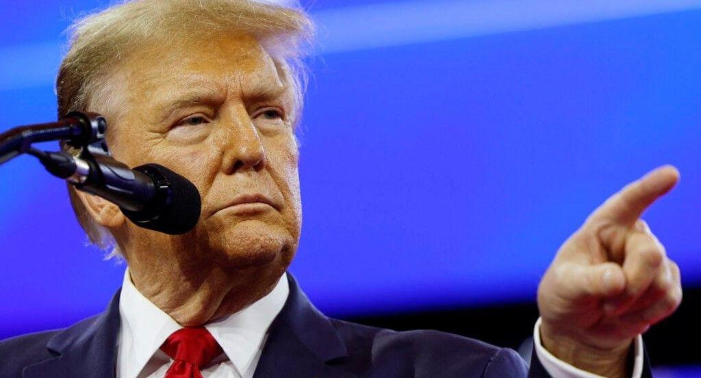 ޝޮޓް ގަން އަކުން ޓްރަމްޕް އަށް ހަމަލާދޭން އުޅެފި