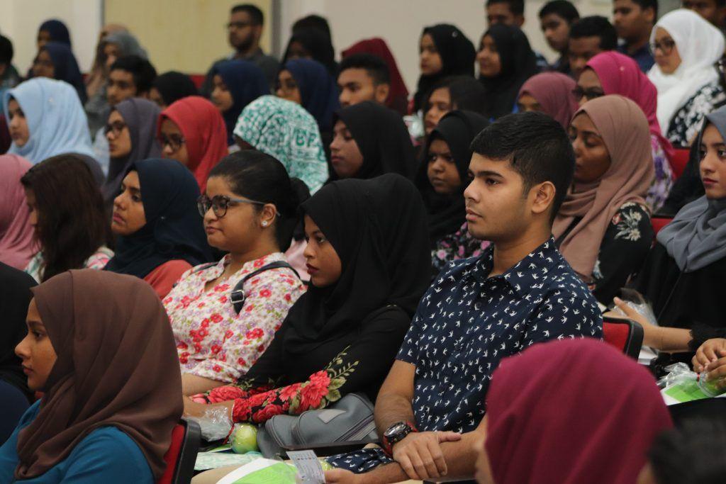 ދިވެހިރާއްޖޭގެ ގައުމީ ޔުނިވަރސިޓީގެ އޮރިއަންޓޭޝަންއެއްގެ ތެރެއިން