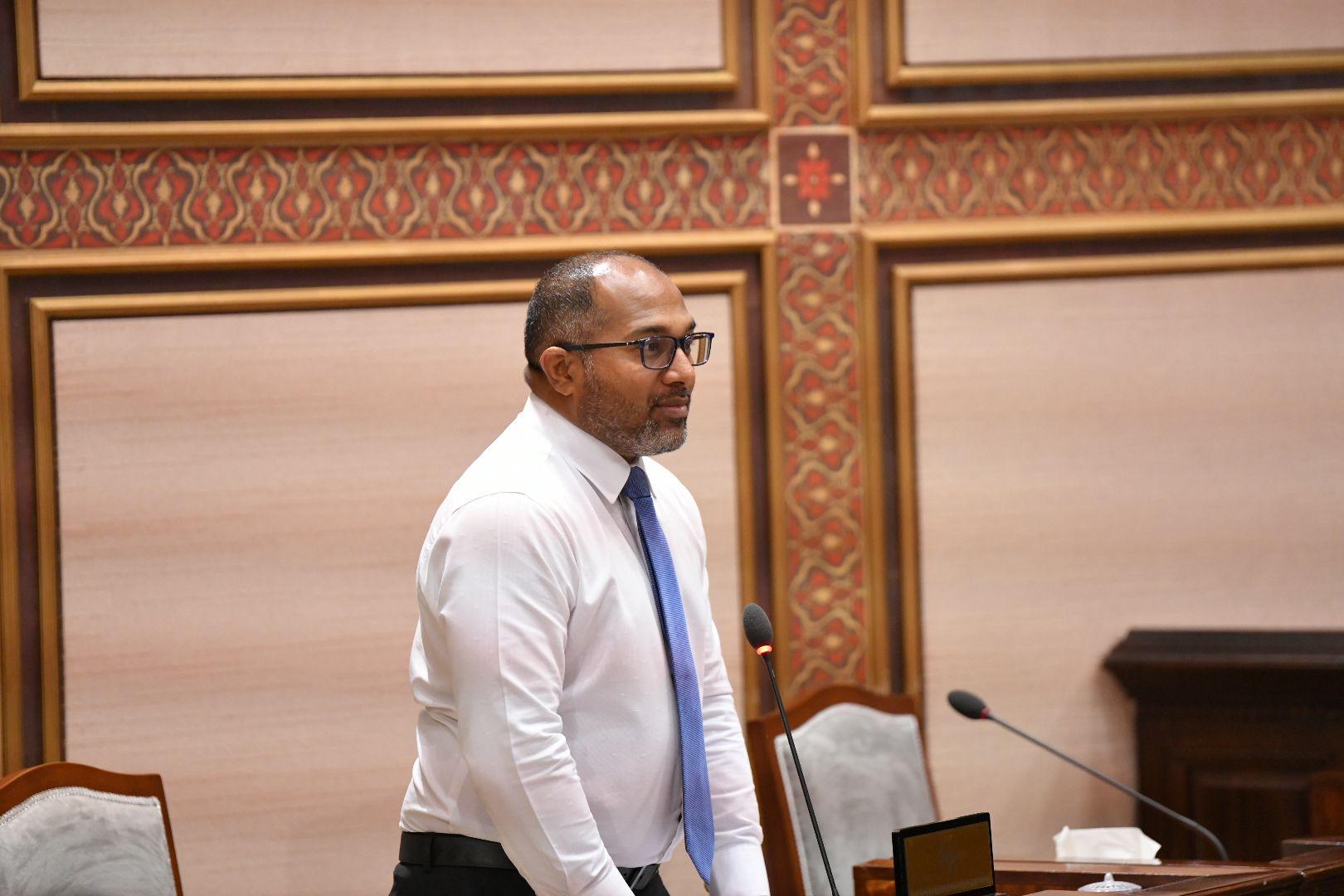 ވަޒީރު އިހްސާނަށް ރުހުންދިން އެމްޑީޕީ މަޖިލިސް މެމްބަރުންނަށް ފާޑުކިޔުން އަމާޒުވެއްޖެ