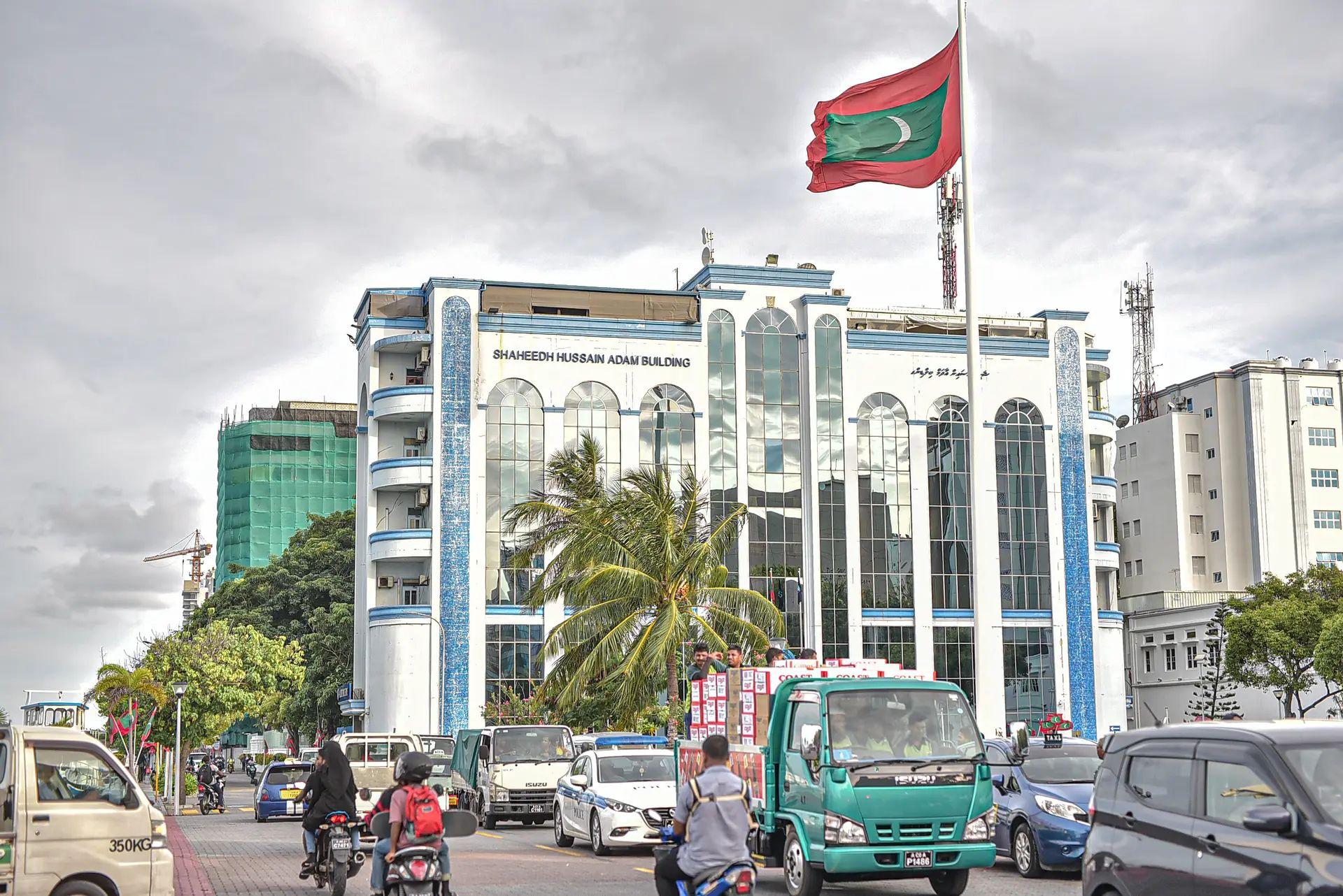  ބޮޑުތަކުރުފާނު މަގުގައި ނުރައްކާތެރި އެކްސިޑެންޓެއް ހިނގައި، މީހަކު މަރުވެއްޖެ 