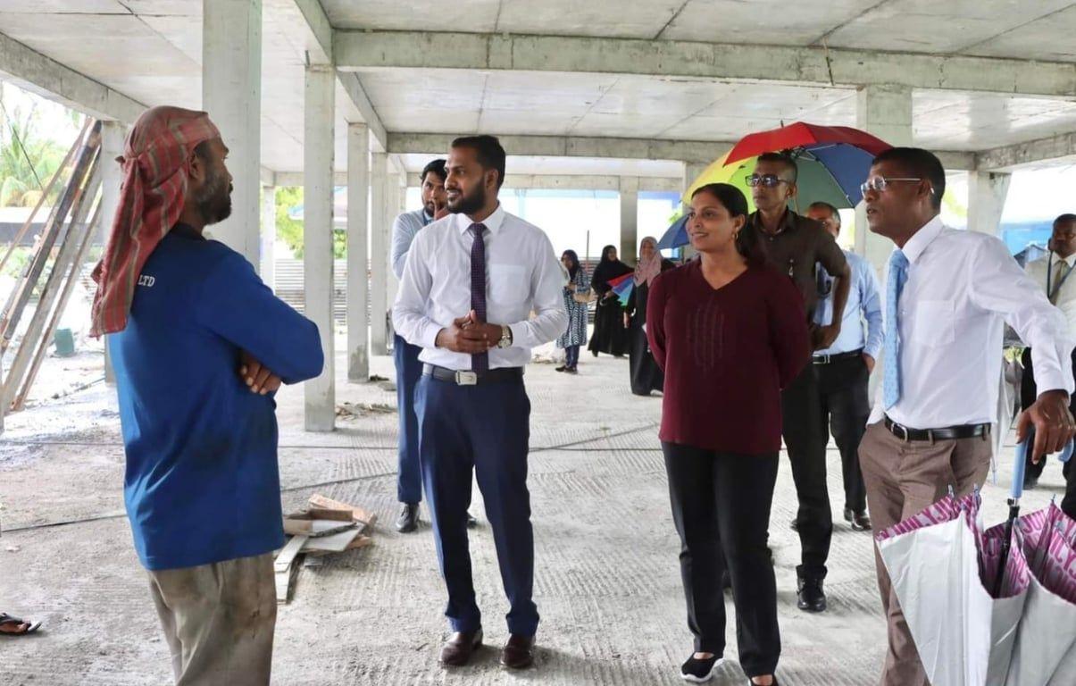 އެޑިއުކޭޝަން މިނިސްޓަރ ފައިނު ސްކޫލަށް ޒިޔާރަތް ކުރައްވައިފި 