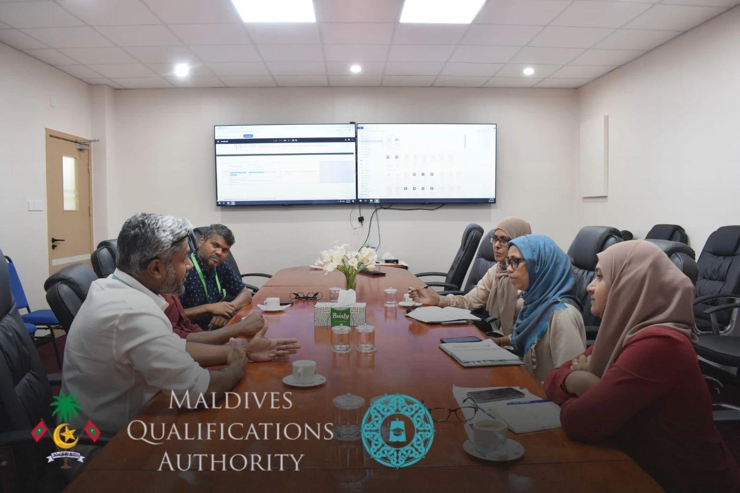 އެމްއެމްޑީސީ އާއި އެމްކިއުއޭއިން ބޭއްވި ބައްދަލުވުން--- ފޮޓޯ: ހަޔަރ އެޑިއުކޭޝަން މިނިސްޓްރީ