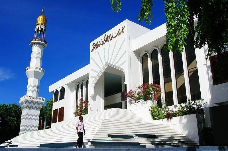 ޖުވާކުޅުމަކީ ބޮޑެތި މުންކަރާތްތަކަށް އަރައިގަތުމަށް ހިތްވަރުދޭ ކަމެއް: ހުތުބާ