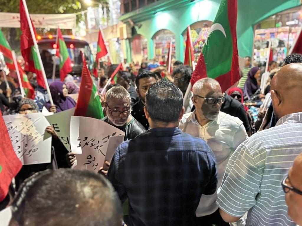 މުޒާހަރާއިން ހައްޔަރުކުރި އެންމެން ދޫކޮށްލައިފި 