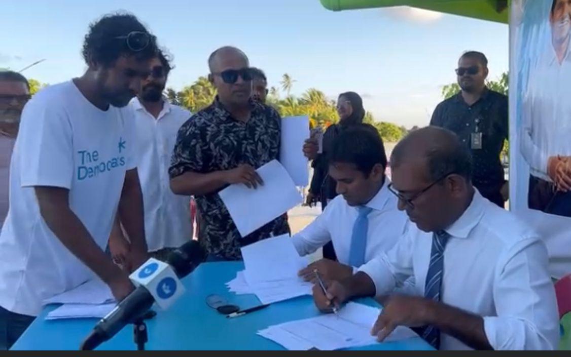 މެމްބަރުންގެ ފޯމުގައި ނަޝީދު ސޮއިކުރައްވަނީ!