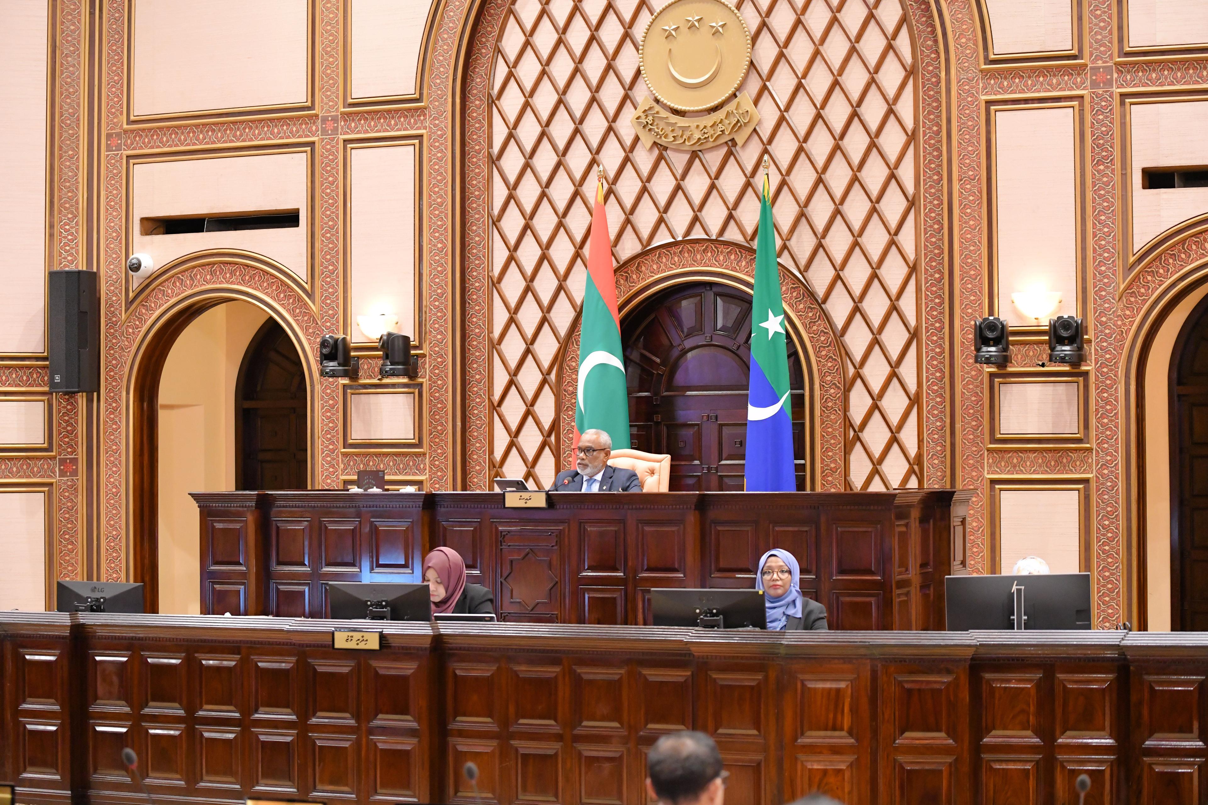 ކުރީގެ ރައީސުން އޮފީސް ހިންގުމުގެ ފައިސާ އުނިކޮށް ނައިބުންނަށް އެލަވަންސް ދެނީ