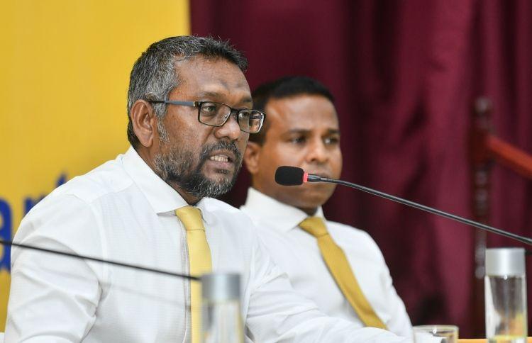 އެޗްޑީސީގެ ވަޒީފާތަކުން މީހުން ވަކިކުރަނީ  ސިޔާސީ ބޭނުމެއްގައި: ފައްޔާޒް 