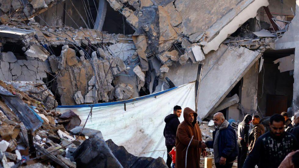 ޣައްޒާގެ ރައްޔިތުންވަނީ ފެނަށް ޖެހިފައި 