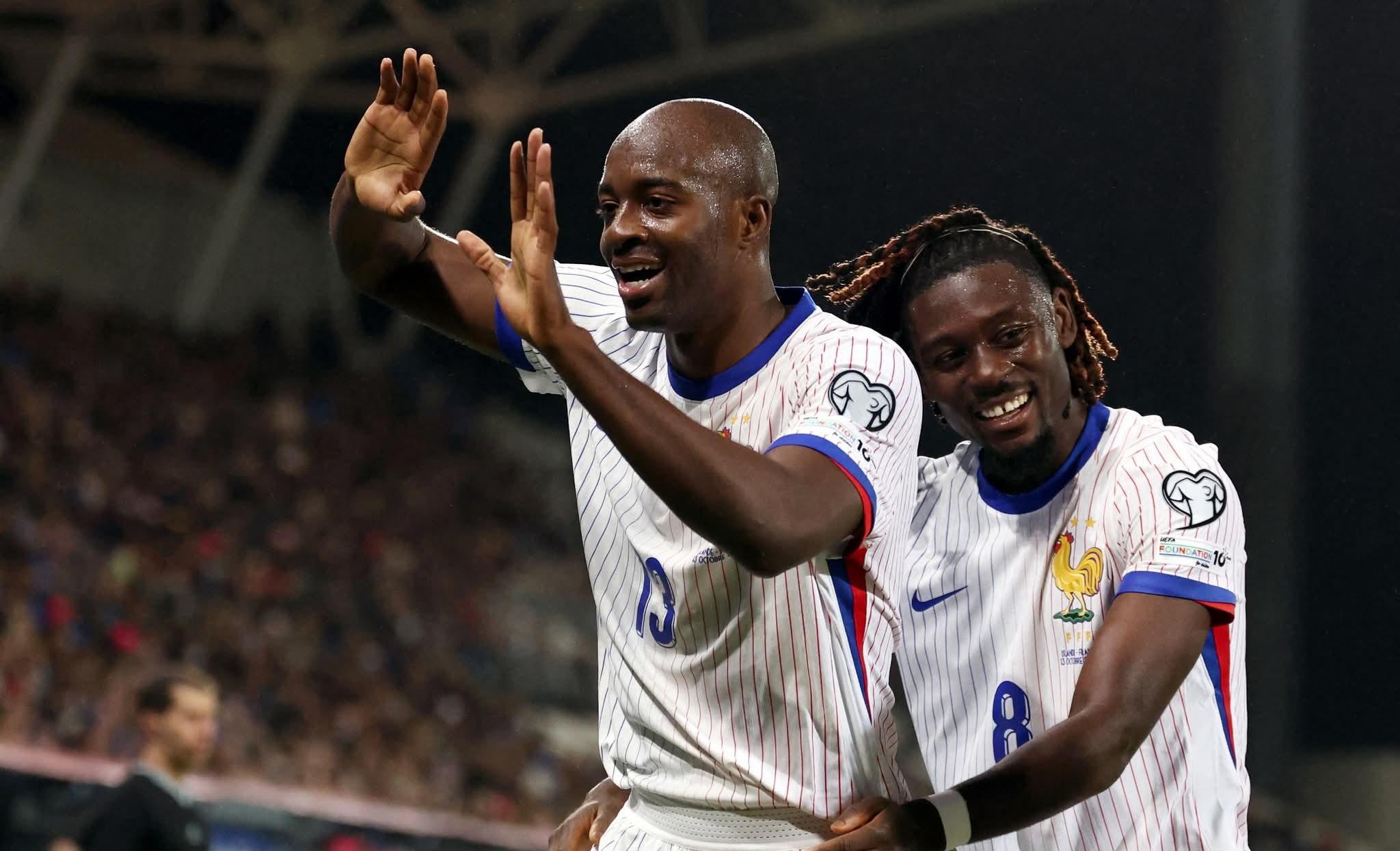 އައިސްލޭންޑް ކޮޅަށް ލަނޑުޖެހުމަށް ފަހު ފްރާންސްގެ ކުޅުންތެރިން އުފާފާޅުކުރަނީ