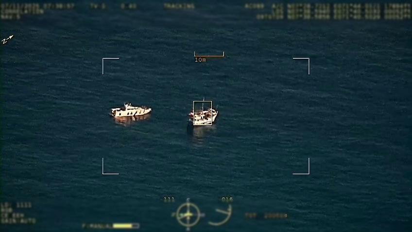 ސިފައިން ޑްރޯންގެ އެހީގައި ހިފެހެއްޓި ބޯޓުގައި 300 ކިލޯގެ ޑްރަގްސް