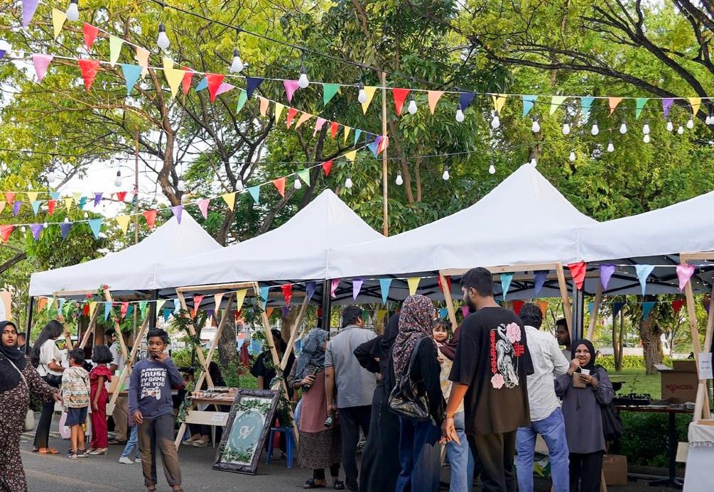 އާއަހަރު ފެސްޓިވަލް އިން ސްޓޯލްދޫކުރަން ފަށައިފި 