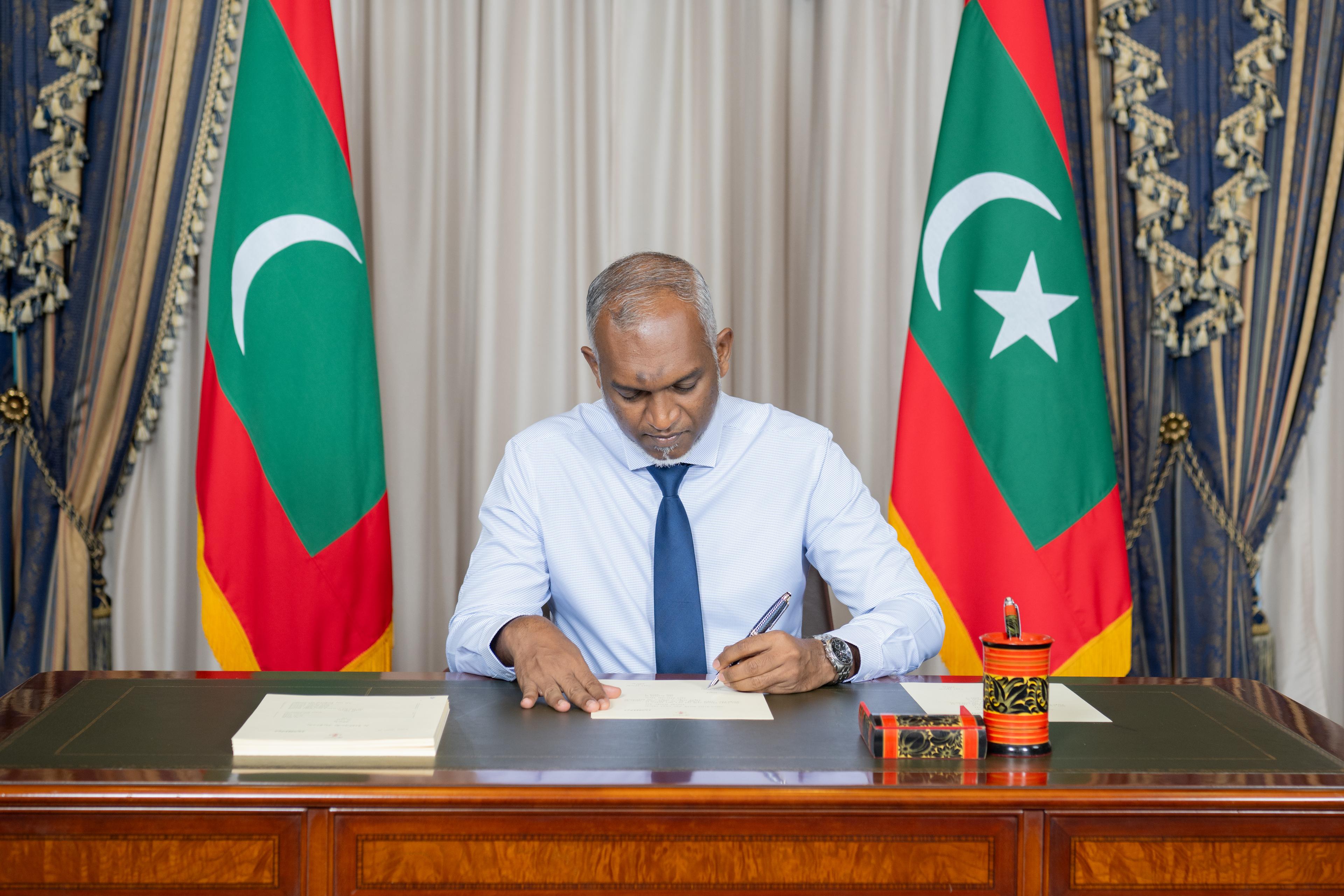 ކުރީގެ ރައީސުންގެ އޮފީސް ހަރަދު އުނިކޮށް، ނައިބުންނަށް އިނާޔަތްލިބޭ ބިލު ރައީސް ތަސްދީގު ކުރައްވައިފި