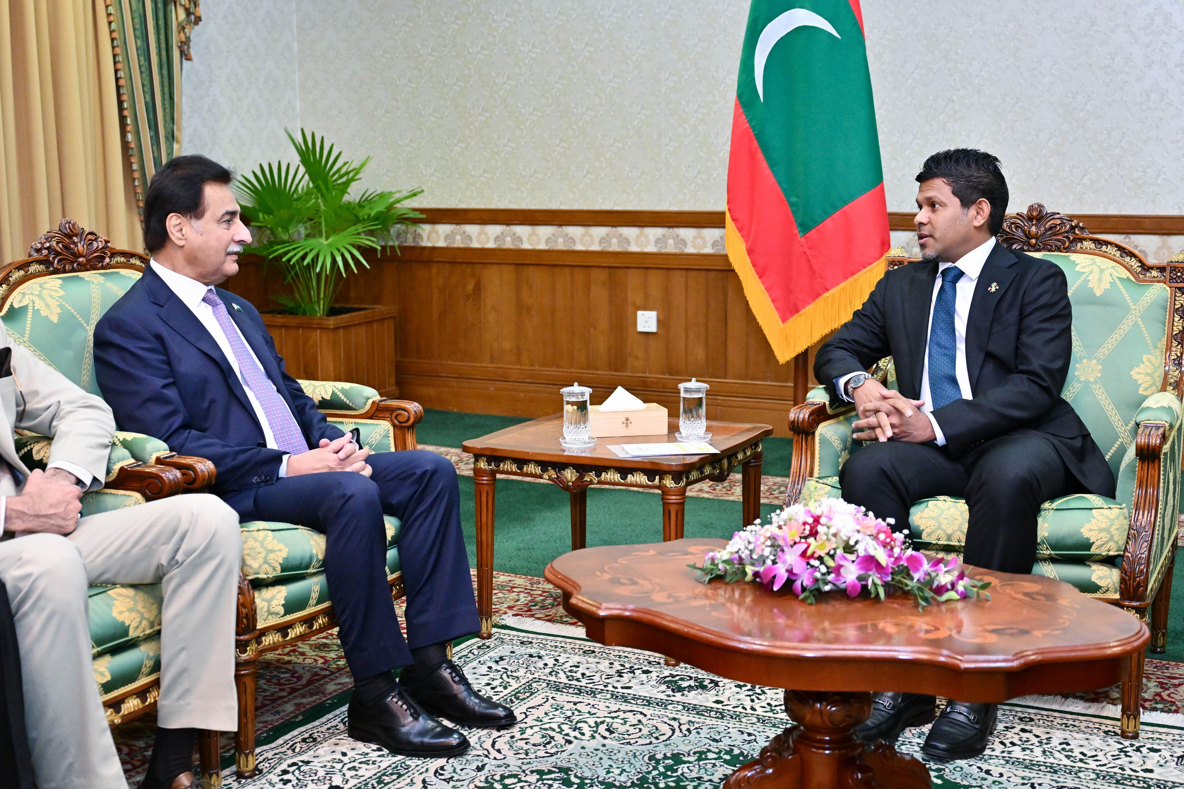  ނައިބު ރައީސް ޕާކިސްތާނުގެ ޤާނޫނު ހަދާ މަޖިލީހުގެ ރައީސާ ބައްދަލުކުރައްވައިފި