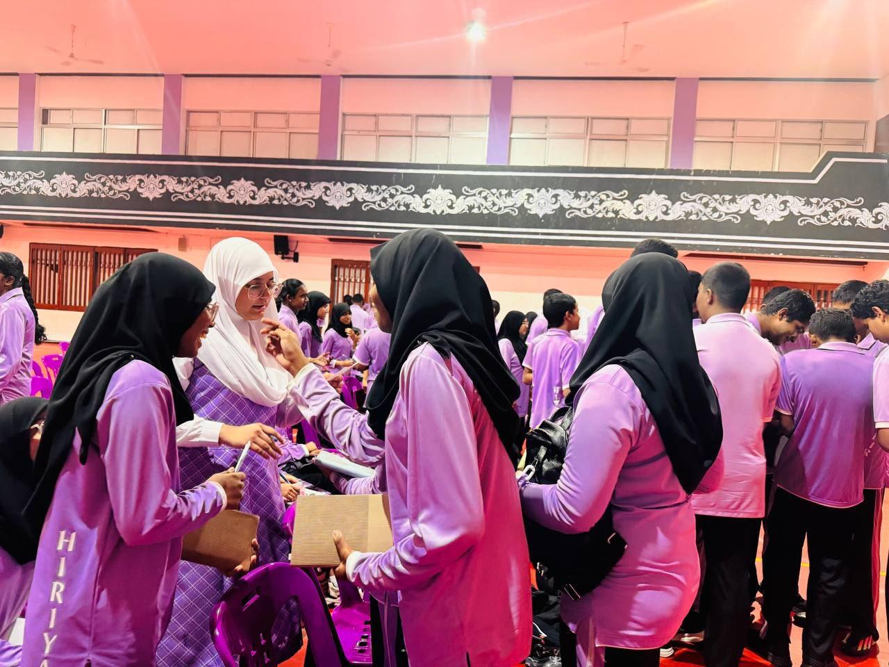 ސްކޫލްތަކުގެ ޔުނިފޯމަށް ބަދަލު ގެންނަނީ