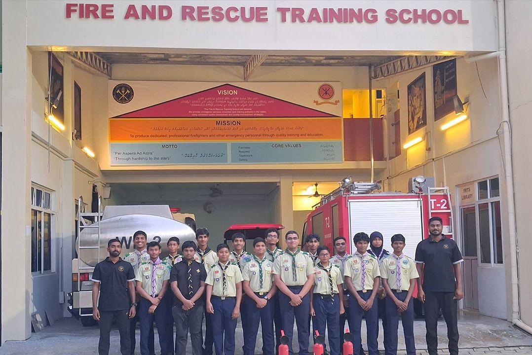  ސްކައުޓުންނަށް ފަޔަރ އެވެއަރނަސް ކުލާހެއް ކުރިއަށްގެންގޮސްފި