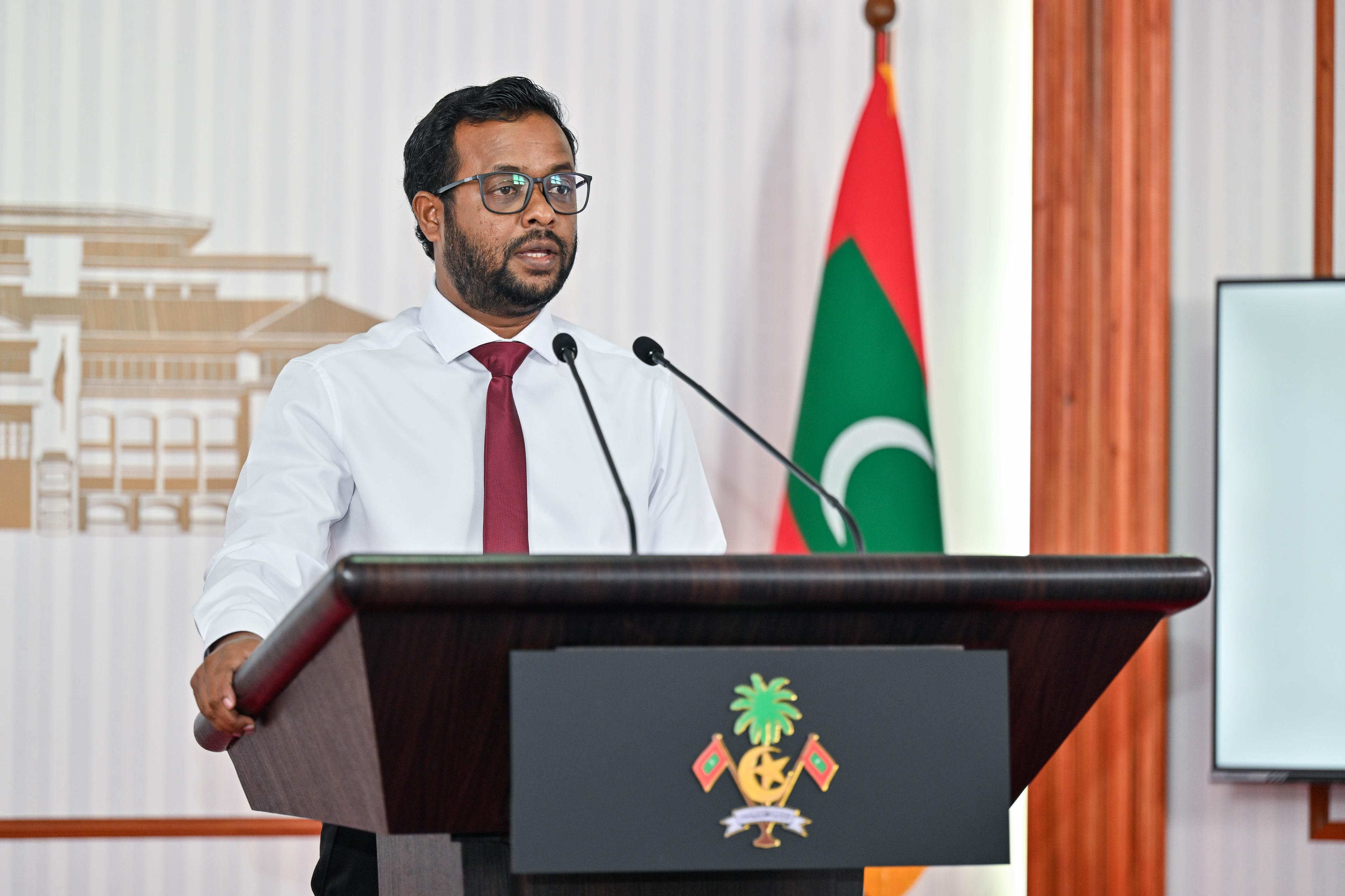  399 ފަރާތަކާއި ފްލެޓްގެ ތަޅުދަނޑި ވަނީ ހަވާލްކުރެވިފައި: ވަޒީރު މުއްތަލިބު