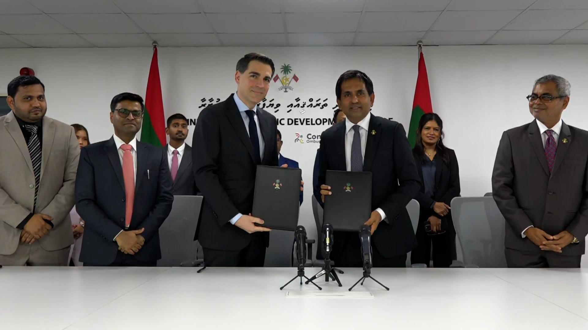   ޓައުންޝިޕް މަޝްރޫއުގެ އިންވެސްޓަރުންނާއެކު ސޮއިކޮށްފި