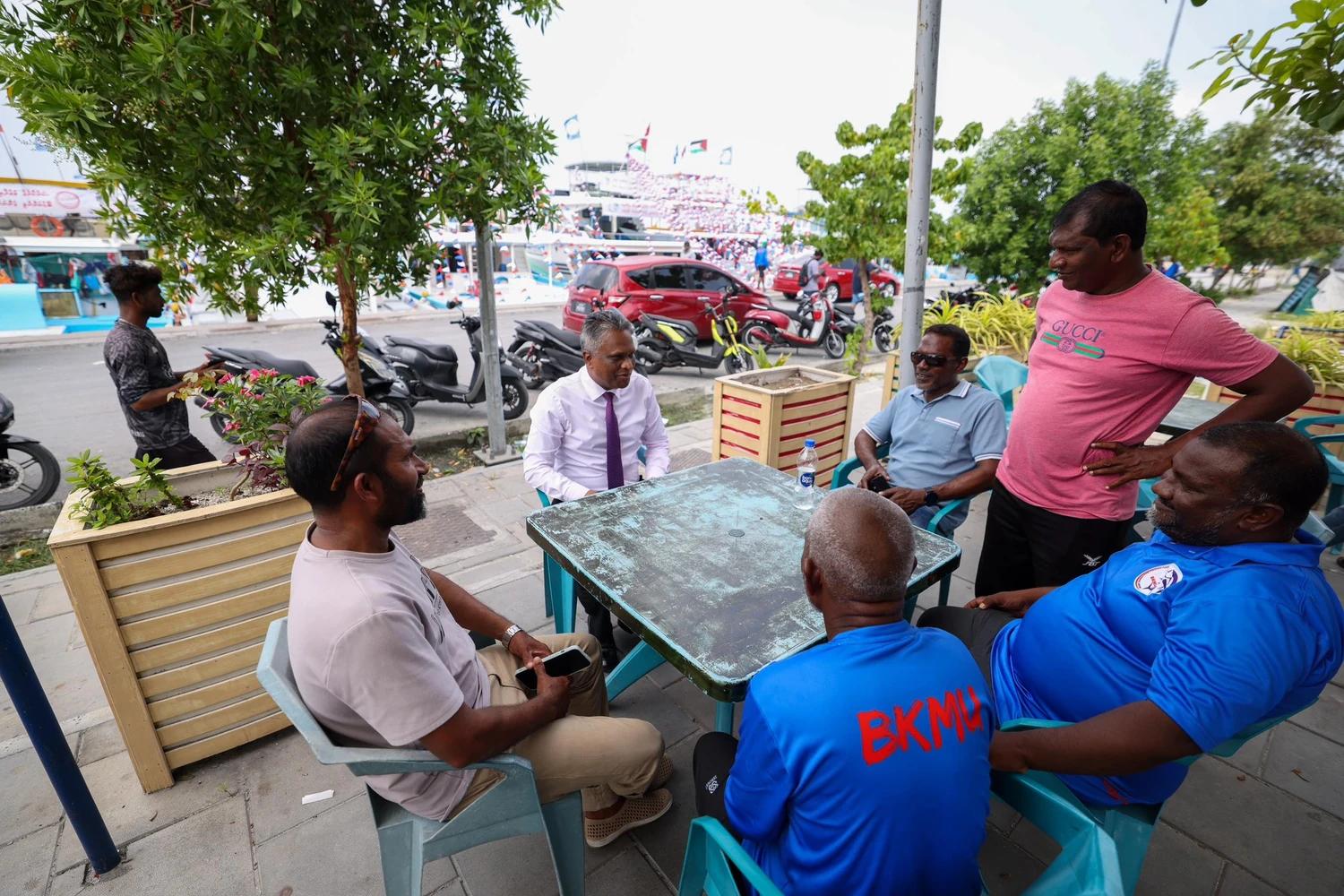 މަސްވެރިންނަށް ފަހި ގޮތްތައް ހޯދައިދިނުމުގައި ދެމިހުންނާނަން: މޭޔަރ އާދަމް ޢާޒިމް