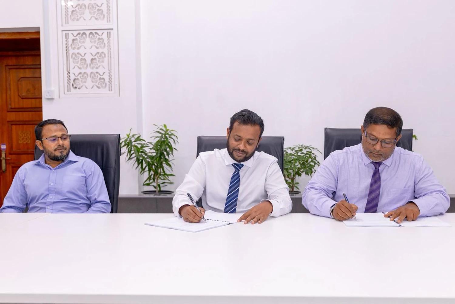 ފިޔޯރީގެ މަގު ހެދުމުގެ އެއްބަސްވުމުގައި ސޮއިކޮށްފި