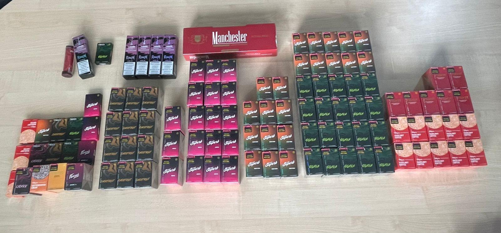 442 ވޭޕް ކާޓްރިޖް ހޯދައި ދެމީހަކު ޖޫރިމަނާކޮށްފި