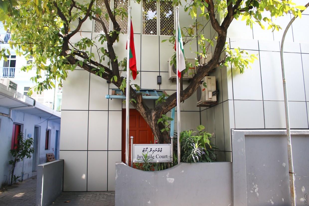 13 އަހަރުގެ ކުއްޖާ މަރާލި ކަމުގެ ދައުވާ ސާބިތުވީ 17 އަހަރުގެ ކުއްޖެއްގެ މައްޗަށް