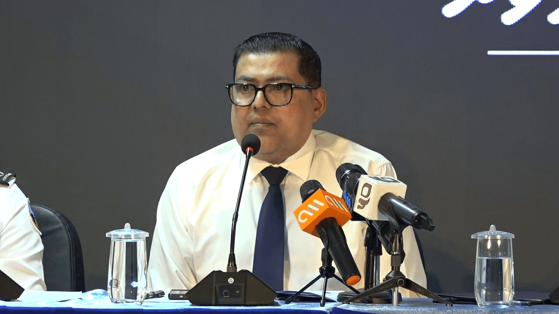 އިމިގްރޭޝަންގެ މަސައްކަތަކީ ކަންމަތީފިހާރަ ހިންގާ އުސޫލުން ހިދުމަތް ދެވޭނެތަނެއް ނޫން: ފަސީހް