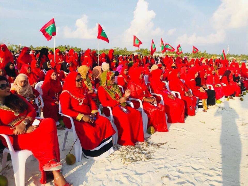 އަންހެނުން: ގައުމުގެ އަތާއި ހިތާއި ފުރާނަ!
