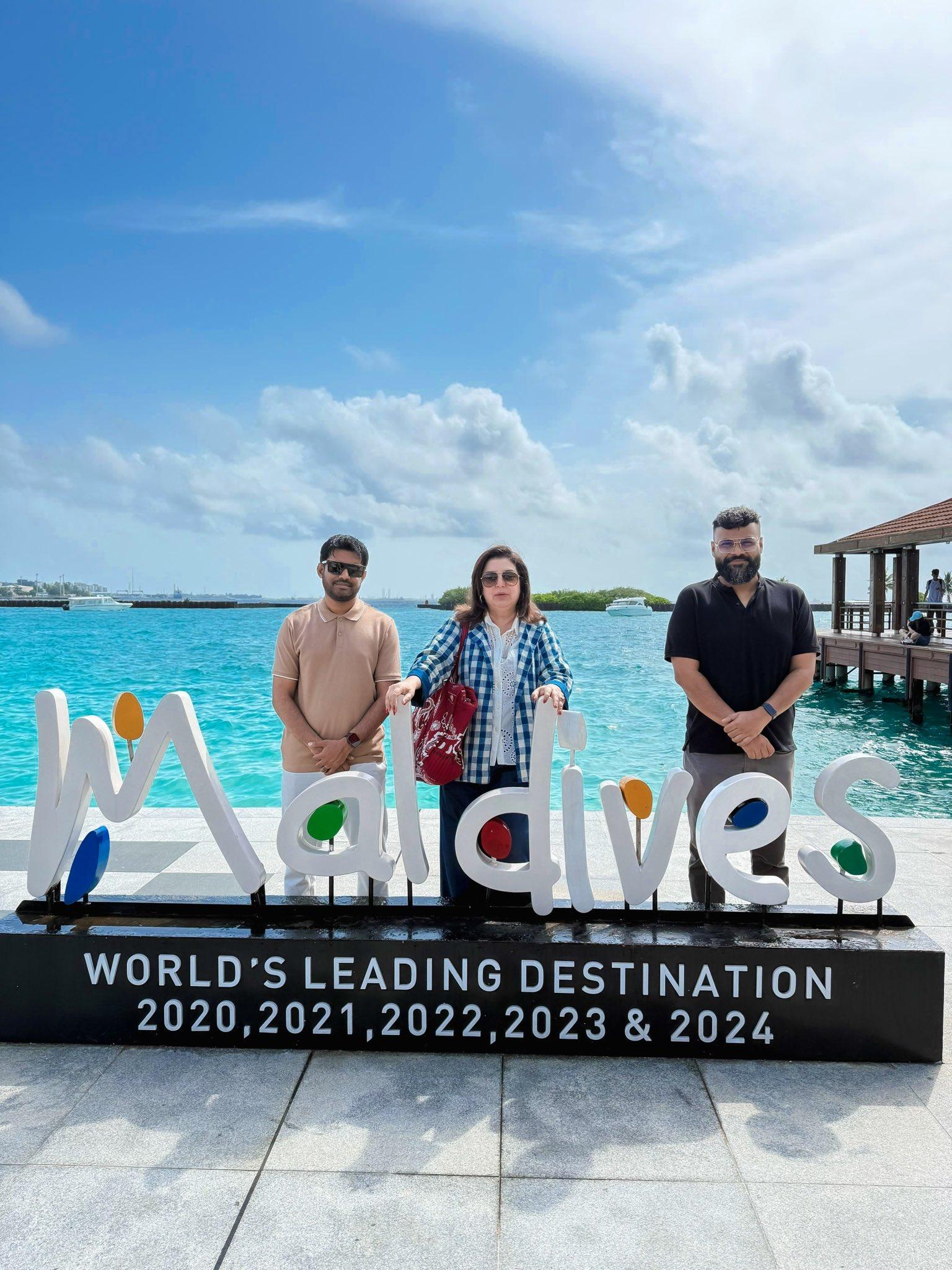 ޢީދު ކުޅިވަރުތަށް ބަލާލުމަށް ބޮލީވުޑްގެ މަޝްހޫރު ޑައިރެކްޓަރު ފަރާ ޚާން ރާއްޖެއަށް 
