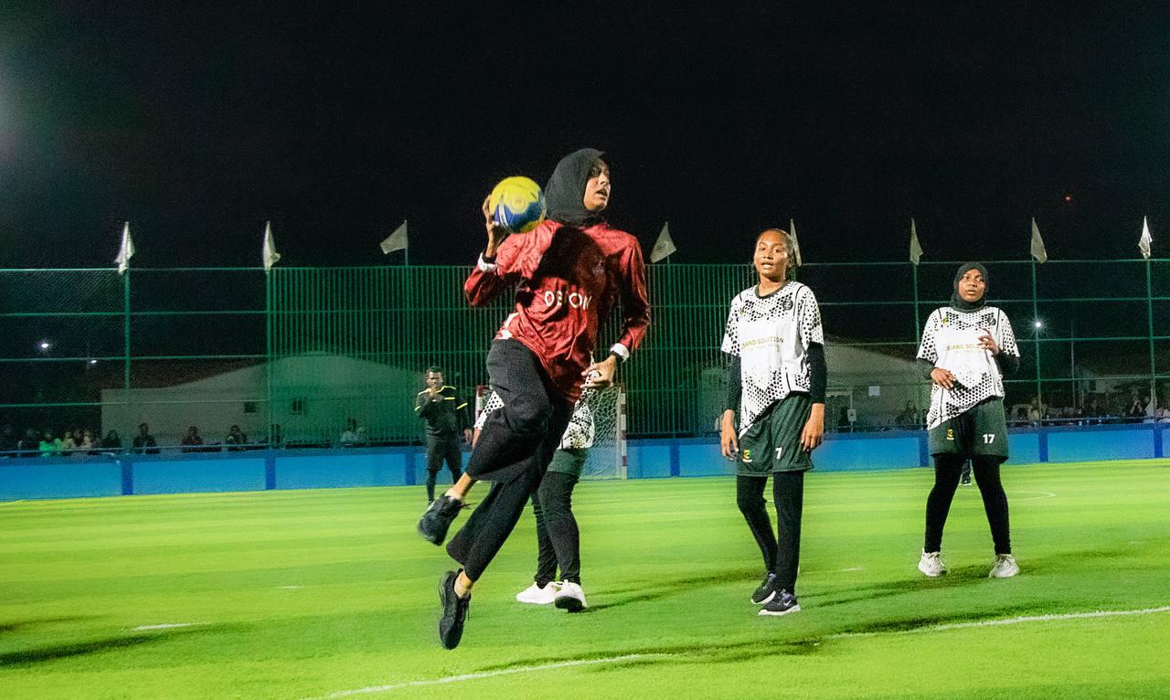 ފަސޭހަކަމާއެކު ގަސްދޮށު ޓީމް ބަލިކޮށް  ޒީރޯ ގްރެވިޓީ އިން މުބާރާތް ފެށީ އިތުބާރާއެކު
