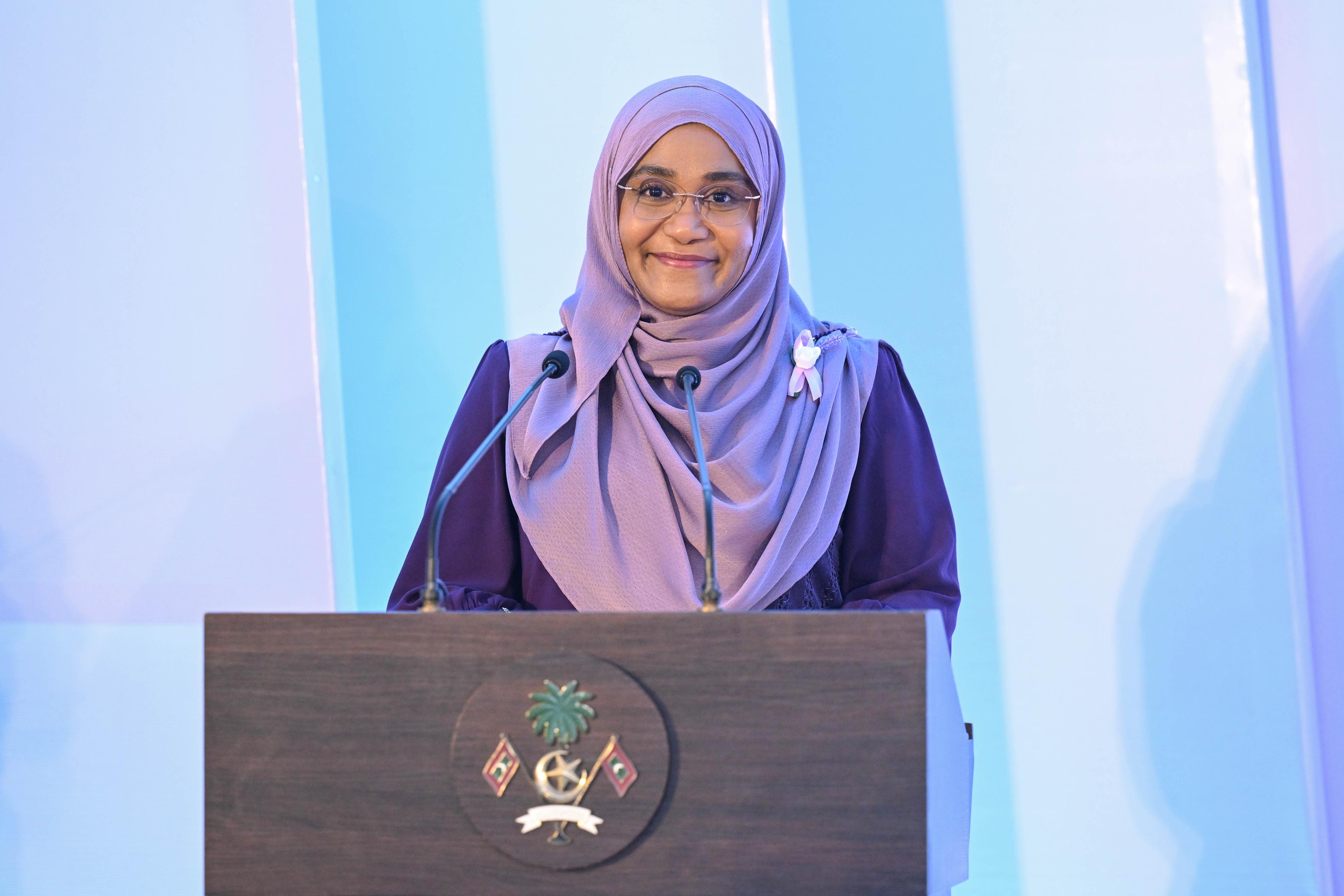 ޞިއްޙީ ޚިދުމަތުގެ ދާއިރާގައި ހިތްހެޔޮކަމާއި ކެތްތެރިކަން އިސްކުރުމަކީ ވަރަށް ބޭނުންތެރިކަމެއް: ފަސްޓް ލޭޑީ
