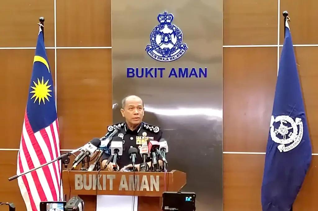 މެލޭޝިޔާގައި މަސައްކަތްކުރާ ބަންގްލަދޭޝް މަސައްކަތްތެރިންގެ ބަޔަކު ހިންގާ، އައިއެސް ޖަމާއަތުގެ ނެޓްވޯކެއް މެލޭޝިޔާ ފުލުހުން ރޫޅާލައިފި