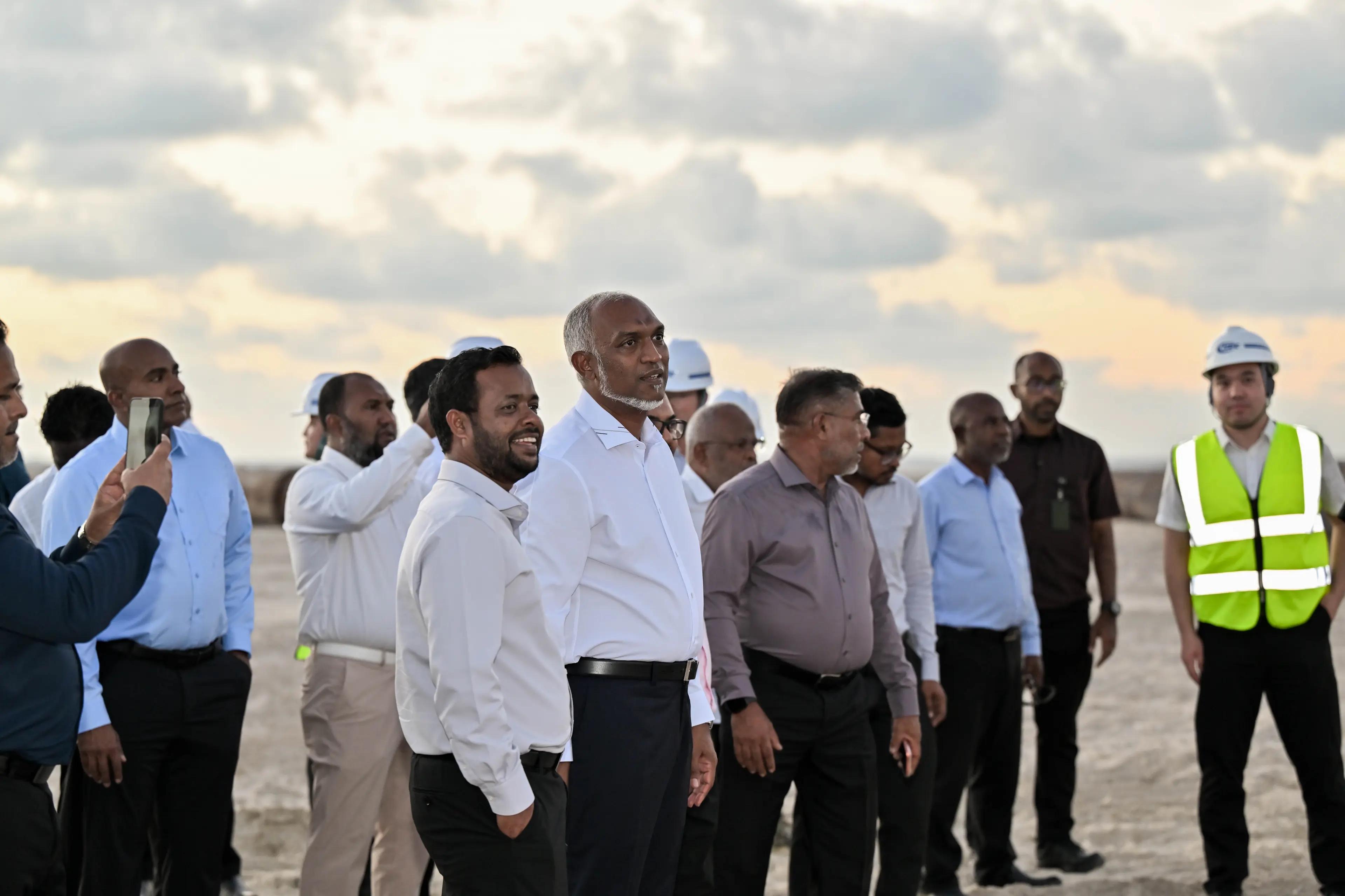 ގޯއްޗާއި ފްލެޓަށް ކުރިމަތިލާން މާދަމާ ހުޅުވާލަނީ - ރައްޔިތުން ދިރިއުޅެމުންދާ ނިކަމެތި ހާލަތަށް ނިމުމެއް