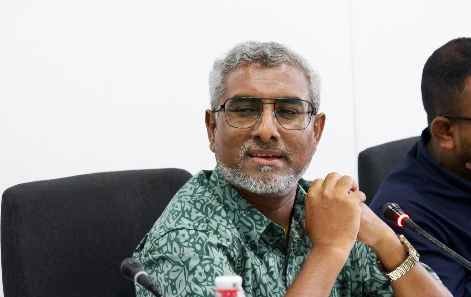 ދިވެހިބަހުގެ އެކަޑެމީގެ ރައީސް ކަމަށް ޝާކިރު