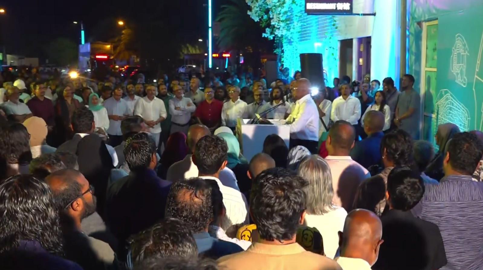 އަސަރުން ފުރިއްޖެ !އެންމެން ރޮއްވާލައިފި!