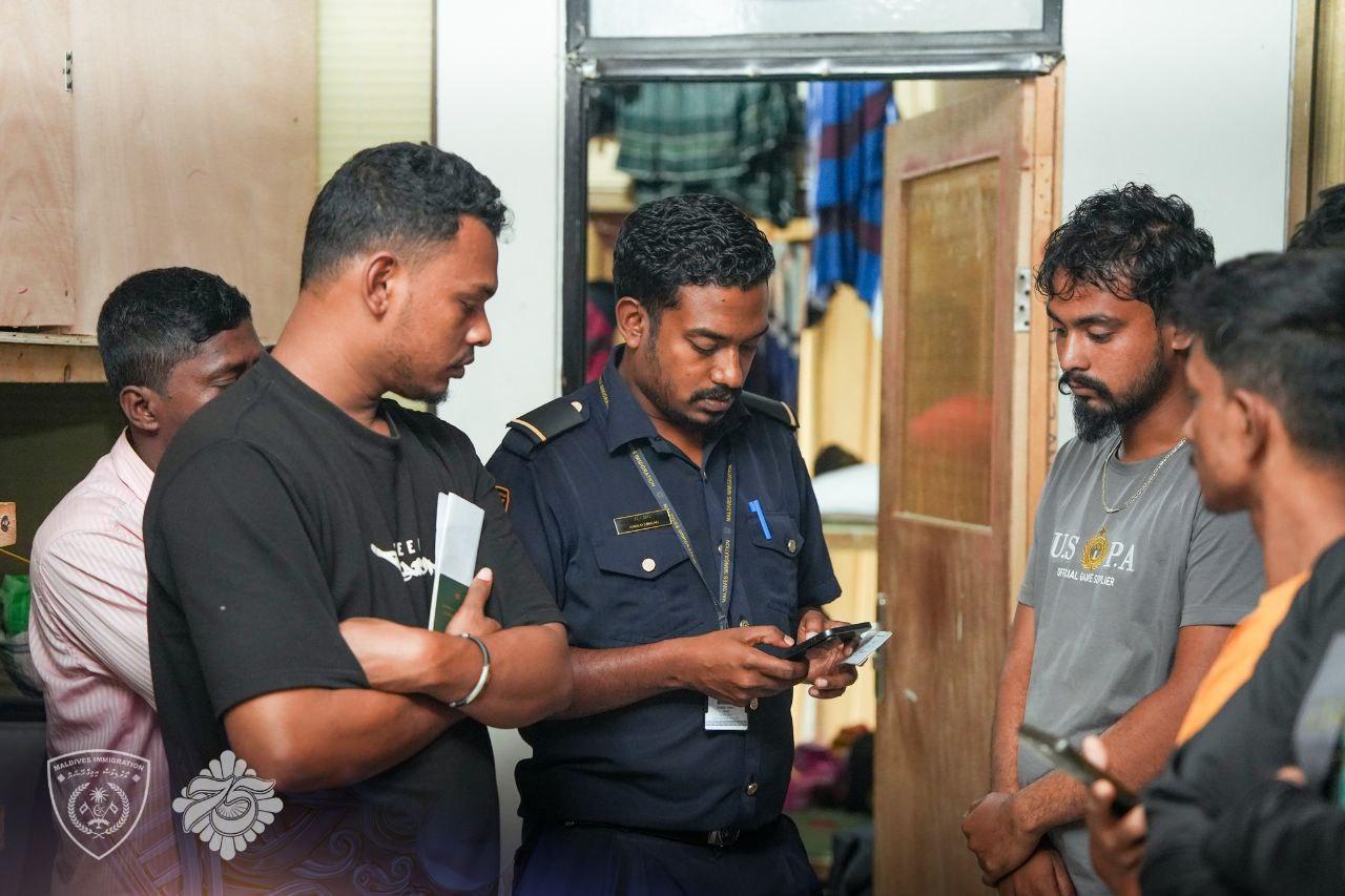 ގަވާއިދާ ހިލާފަށް އުޅުނު 3 ބިދޭސީއަކު އިމިގްރޭޝަންގެ ބެލުމުގެ ދަށަށް ގެންގޮސްފި 