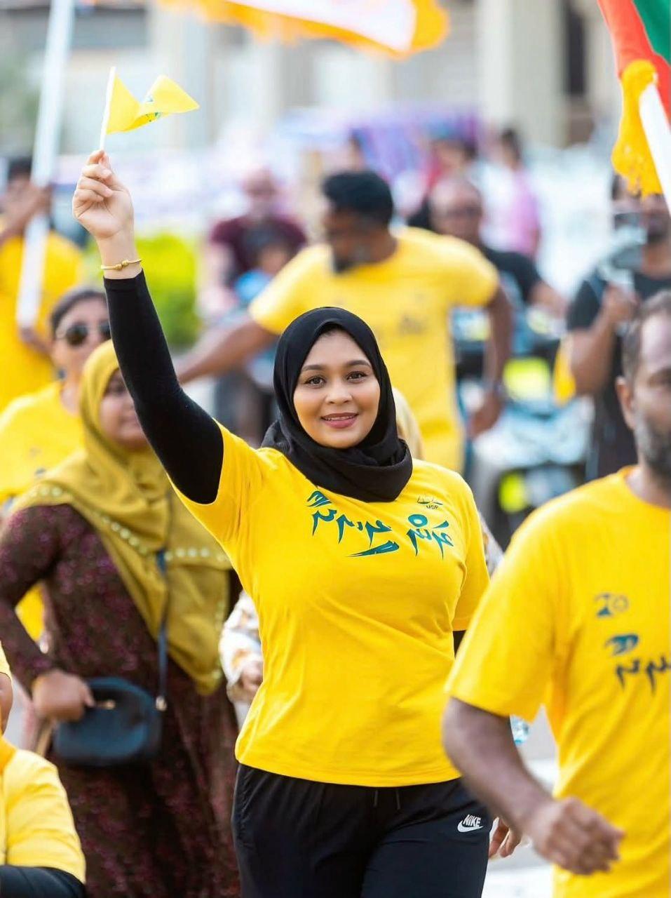މީގެ ކުރިން ގަޔަށް ބާރު ޓީޝާޓު ލައްވައިގެން މުޒާހަރާ ކުރި ބޭފުޅުން މިއަދު މުޒާހަރާ ހުއްޓުވަން އެއުޅެނީ ވެސް: ޒާޔާ