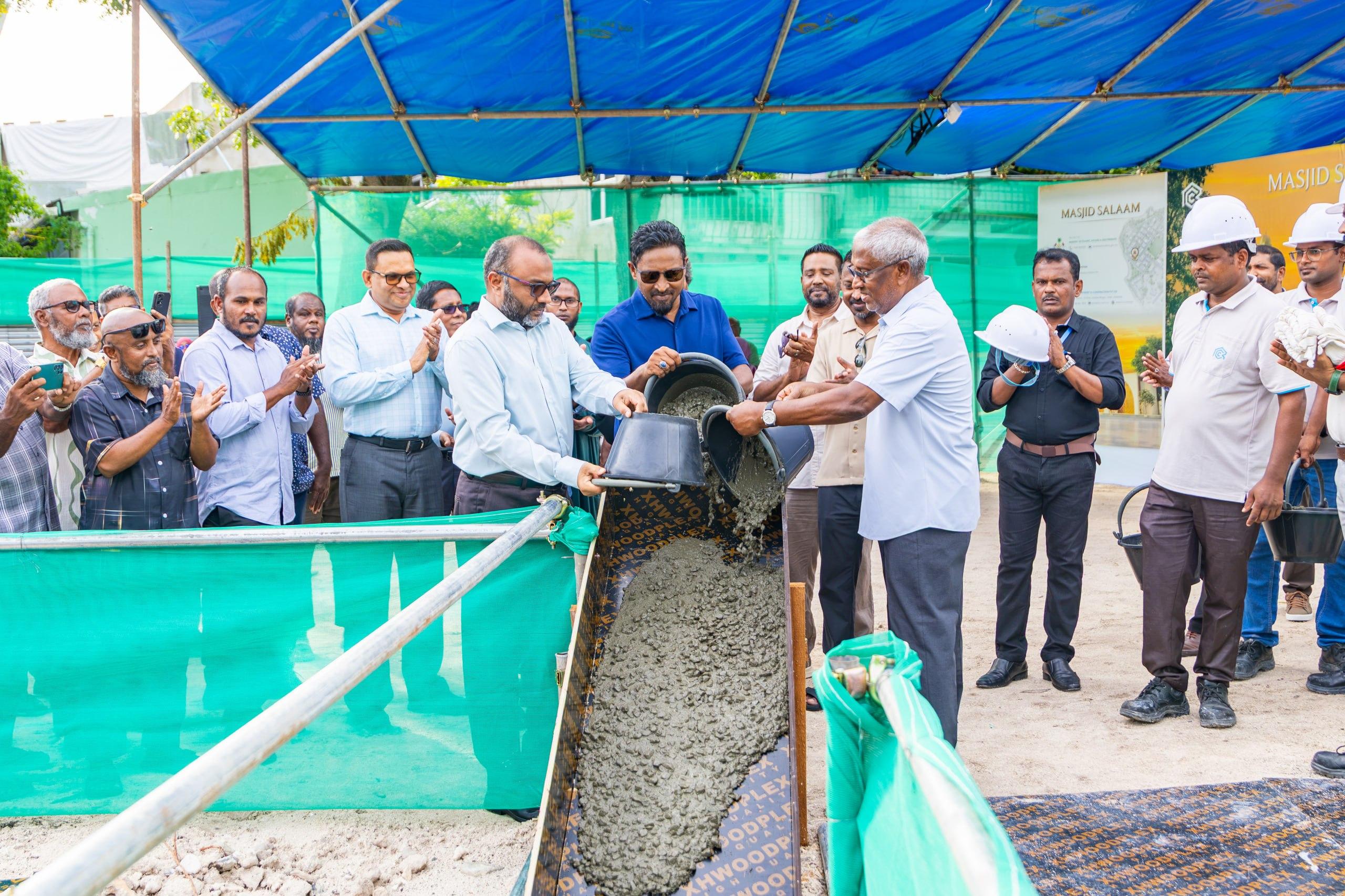 ވިލިމާލޭ މަސްޖިދުއްސަލާމް ހުރި ބިމުގައި އަލަށް ބިނާކުރާ މިސްކިތުގެ ބިންގާ އަޅައިފި