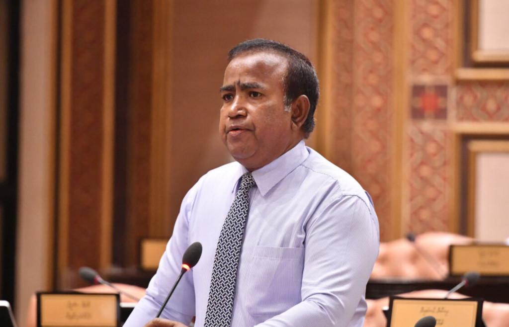  ކައުންސިލްތަކުގެ މުސާރަ ބޮޑުކުރީ މަޖިލިސް ރައީސް އާއި މިނިސްޓަރުންގެ މުސާރަ ބޮޑުކުރަން : ގަފޫރު 