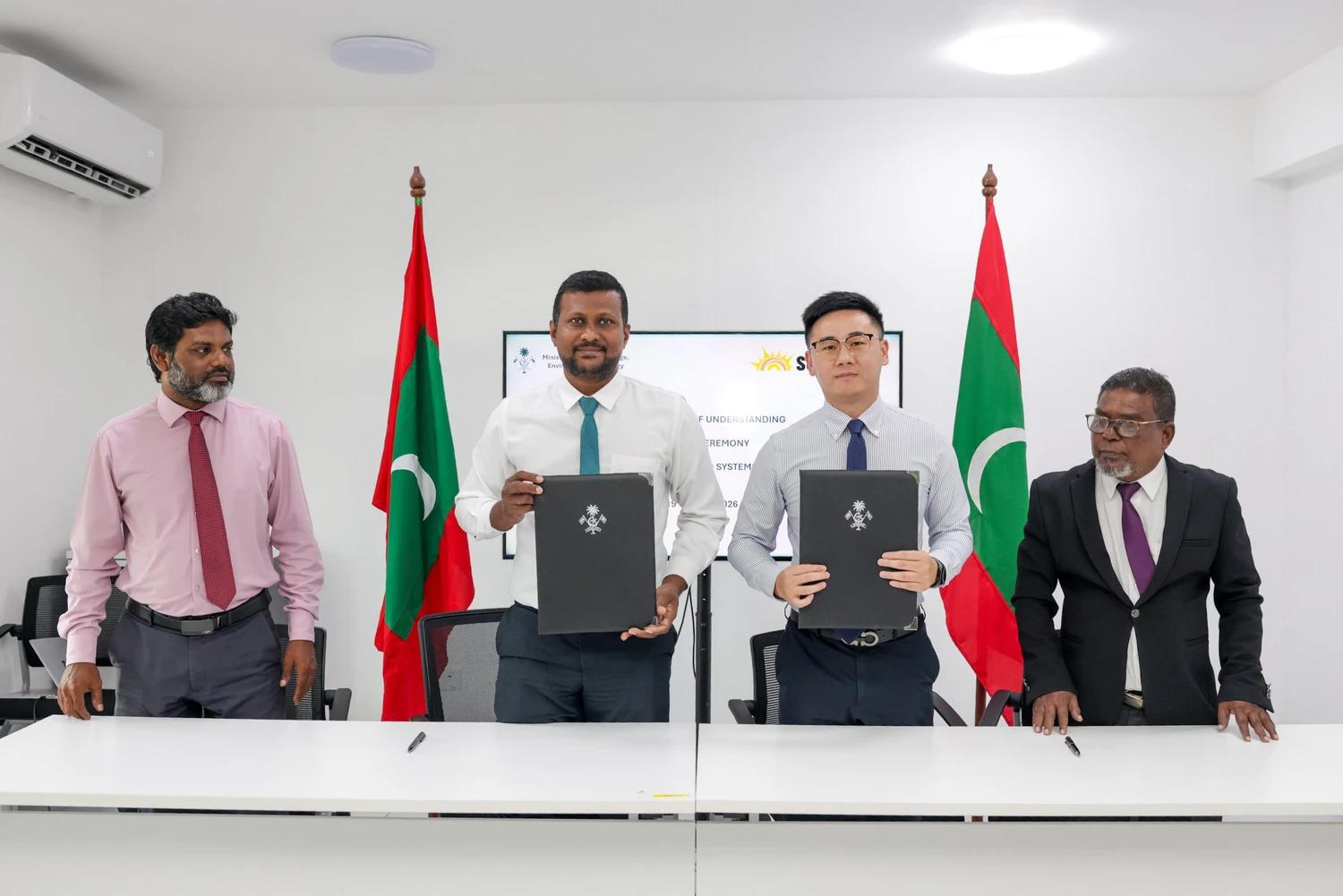 ޗައިނާގެ ކުންފުންޏަކާއެކު 15 މެގަވޮޓުގެ ސޯލާ އަދި ބެޓެރި ސްޓޯރޭޖް ޤާއިމުކުރުމުގެ އެއްބަސްވުމެއް!