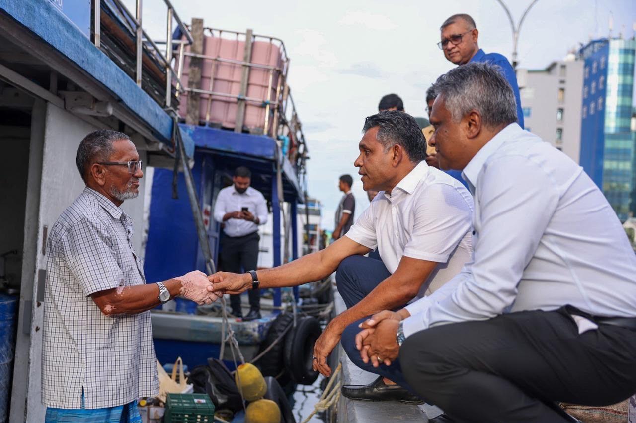 މާލޭ ބަނދަރުގެ މައްސަލަތައް ހައްލުކުރުމަށް އަވަސް ފިޔަވަޅު އެޅުމަށް މޭޔަރު އާޒިމް ގޮވާލައްވައިފި