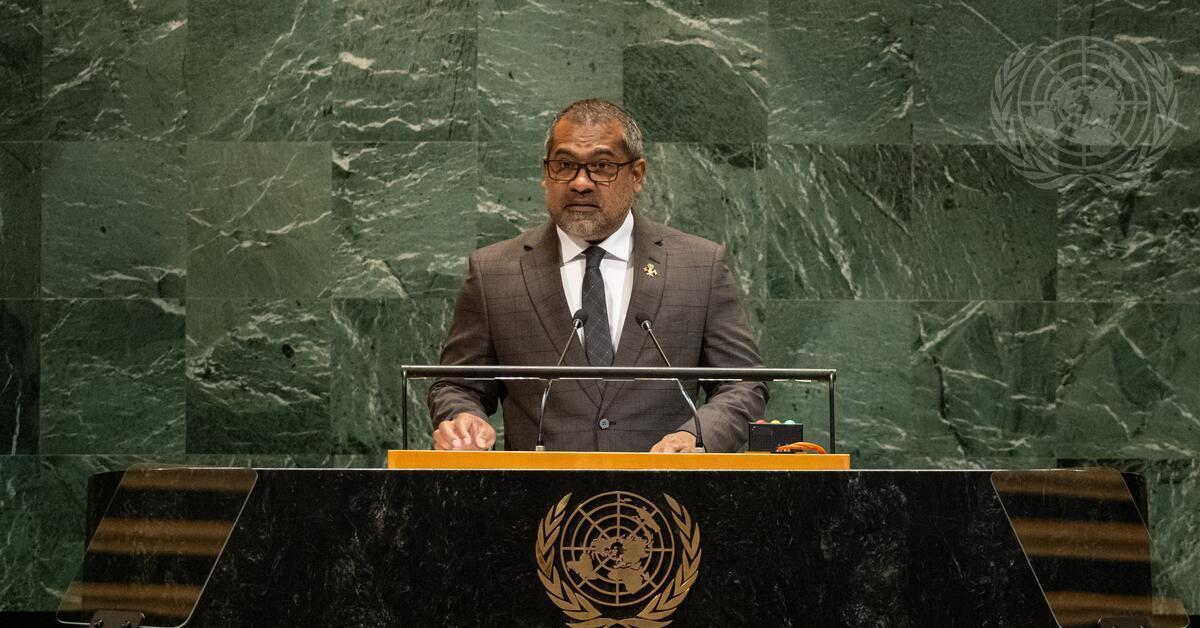 ރަސްމާލެ މަޝްރޫޢު އާއި ގުޅޭ ގޮތުން ރައްޔިތުންގެ ކަންބޮޑުވުންތަކަށް ސަރުކާރުން ޖަވާބުދާރީވުމަށް ކުރީގެ މިނިސްޓަރ ޢަބްދުالله ހަލީލް ގޮވާލައްވައިފި