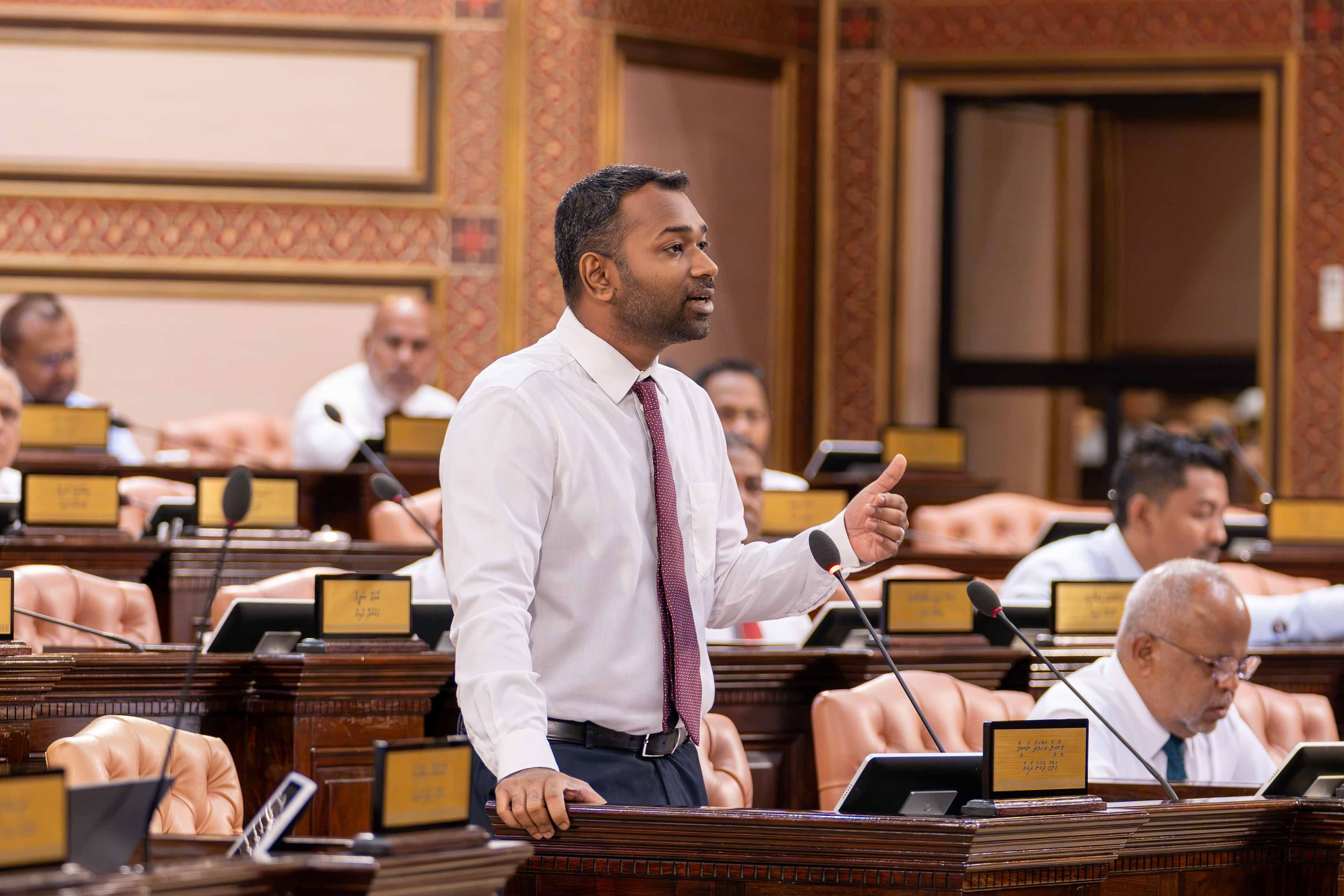 ރަސްމާލެ މަޝްރޫއާއި ގުޅޭގޮތުން ހުށަހެޅި ގަރާރު ބޭރުކޮށްލައިފި 