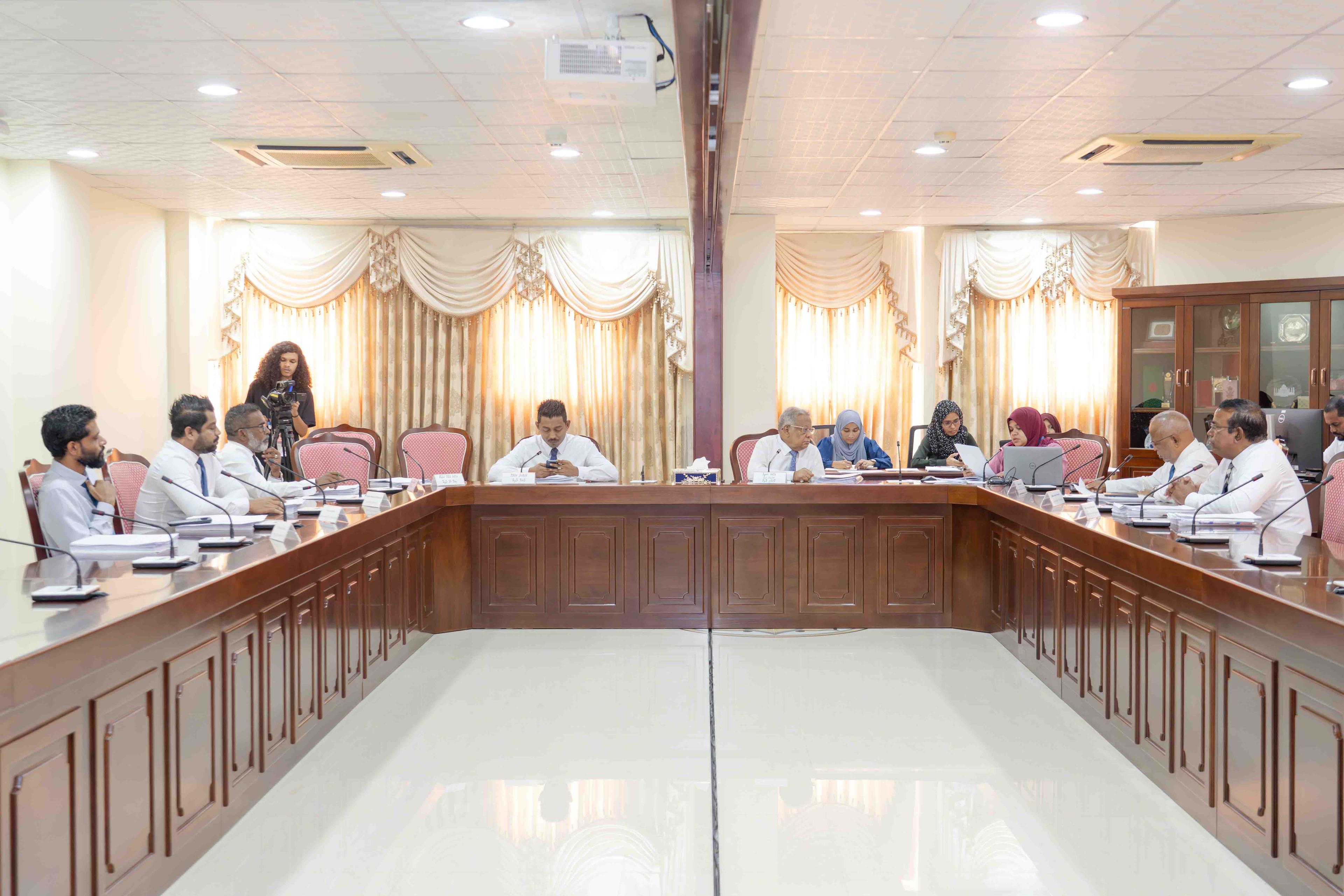 އުއްތަމަ ފަނޑިޔާރުގެ މުސާރަ ބޮޑުކުރަން މާލިއްޔަތު ކޮމިޓީން ފާސްކޮށްފި 