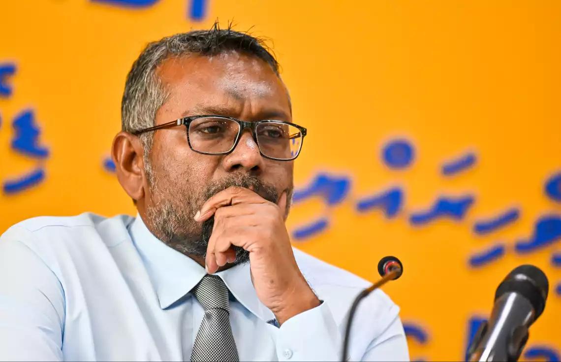 ވަޒީރުންނާއި މަޖިލިސް ރައީސްގެ މުސާރަ ބޮޑުކުރުމަކީ ރައްޔިތުންނަށް ކުރި މަލާމާތެއް: ފައްޔާޒް