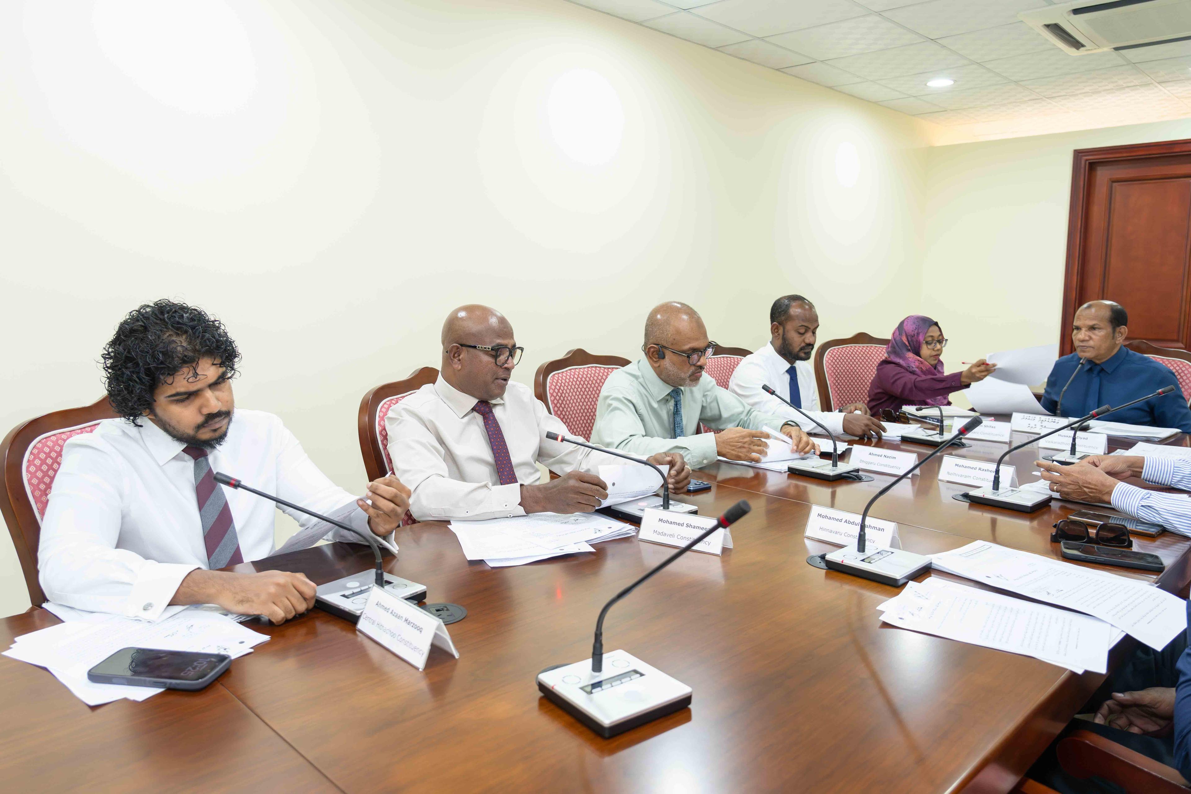 މެންބަރުންގެ ހެލްތު އިންޝުއަރެންސް ކަނޑާލުމާ ގުޅޭ ޕެޓިޝަން މަޖިލީހަށް!