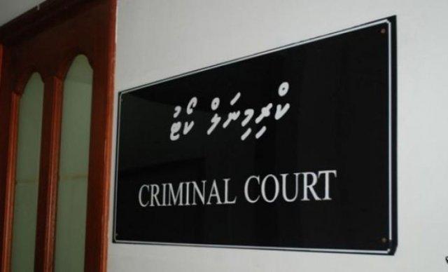 ފަލަމަސްގަނޑުގައި ޓޭޕްއަޅައިގެން މަސްތުވާތަކެތި ގެންދަން އުޅުނު މީހަކު 50 އަހަރަށް ޖަލަށް ލައިފި
