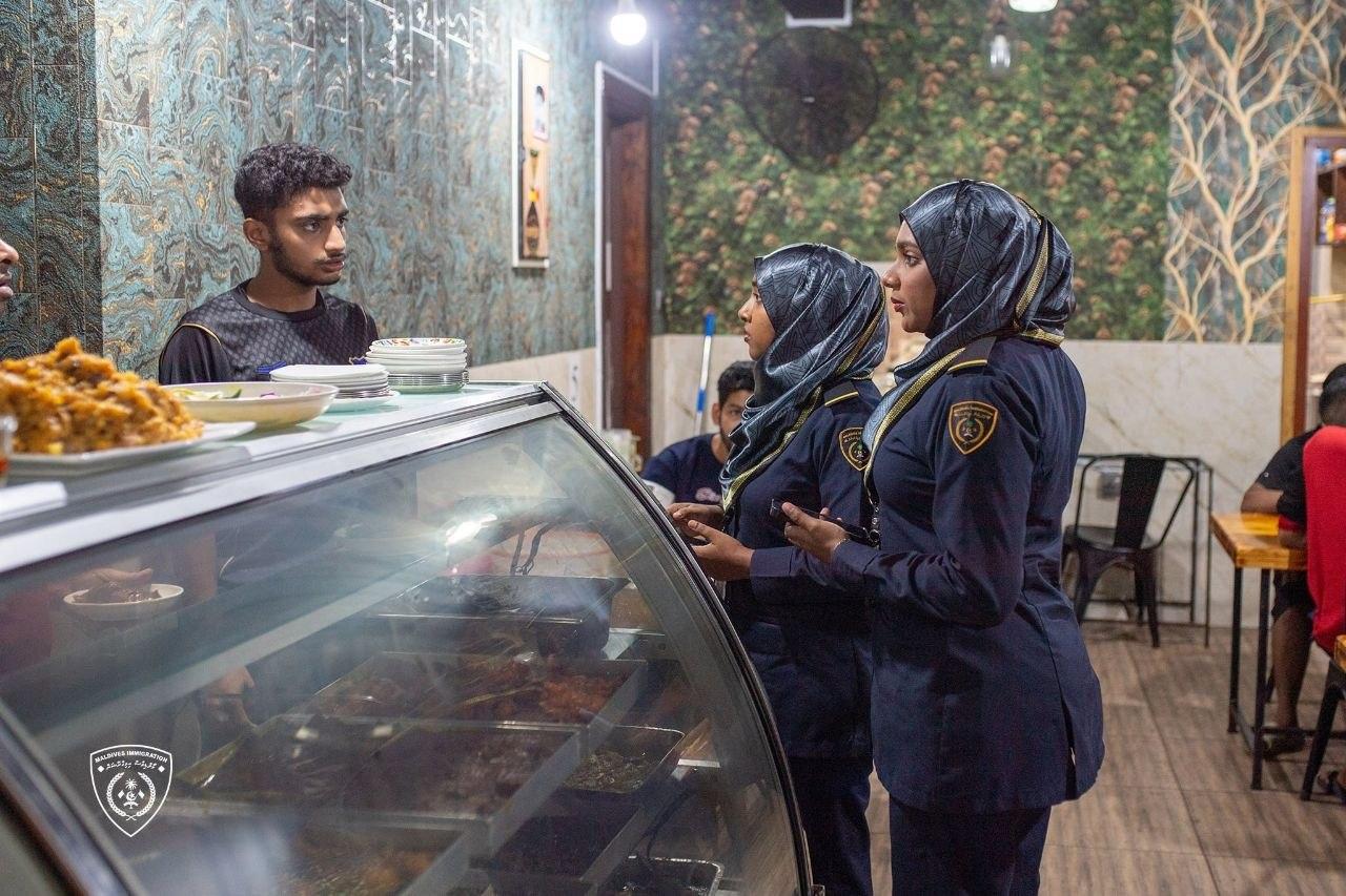  އިމިގްރޭޝަނުން 3 ބިދޭސީން ބެލުމުގެ ދަށަށް ގެންގޮސްފި 